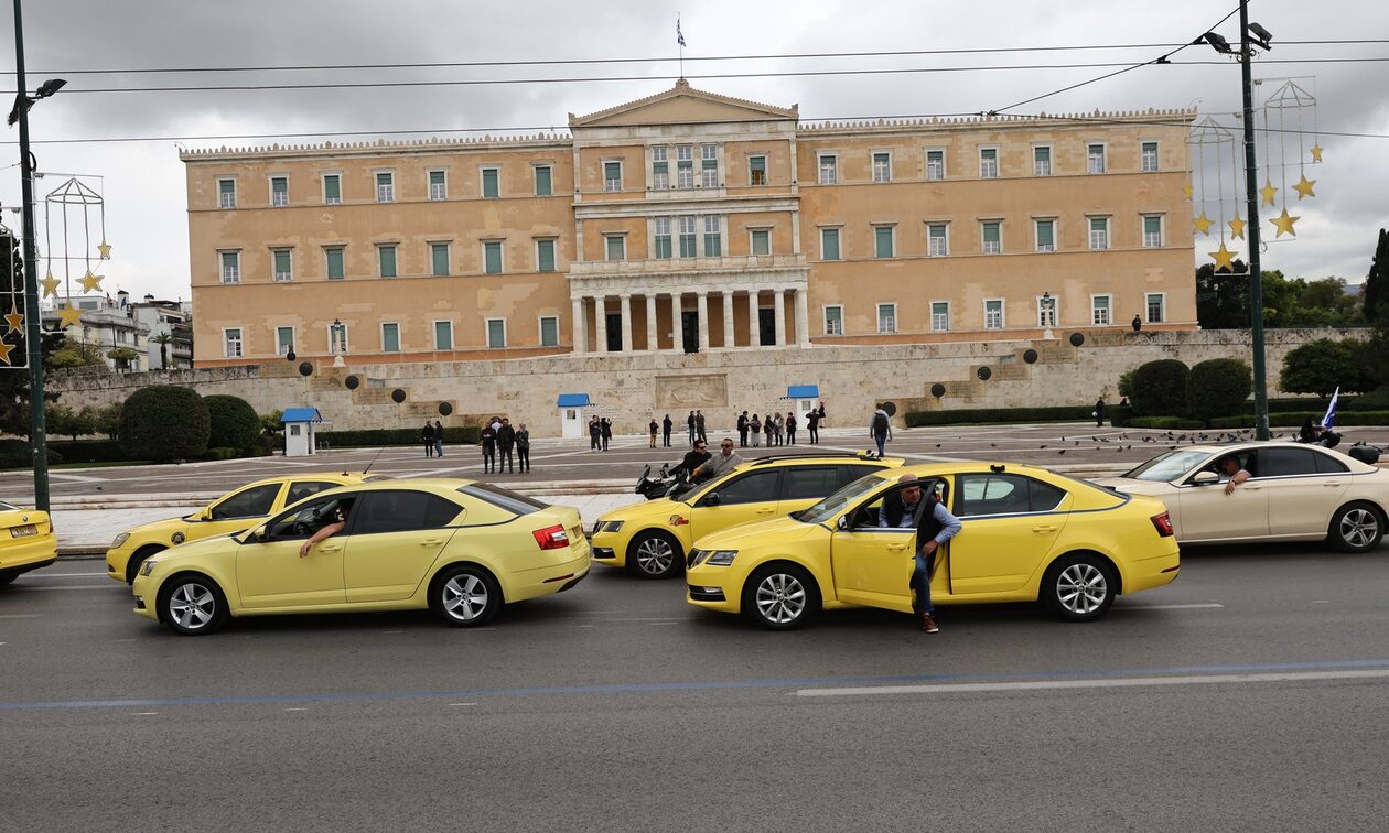 Κίνηση: Χάος από την απεργία των ταξί και τις πορείες για τον Γρηγορόπουλο