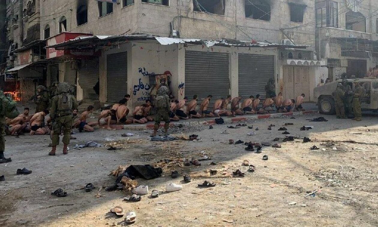 Βίντεο με ημίγυμνους αιχμαλώτους – Οι Παλαιστίνιοι λένε ότι είναι πολίτες και όχι μέλη της Χαμας