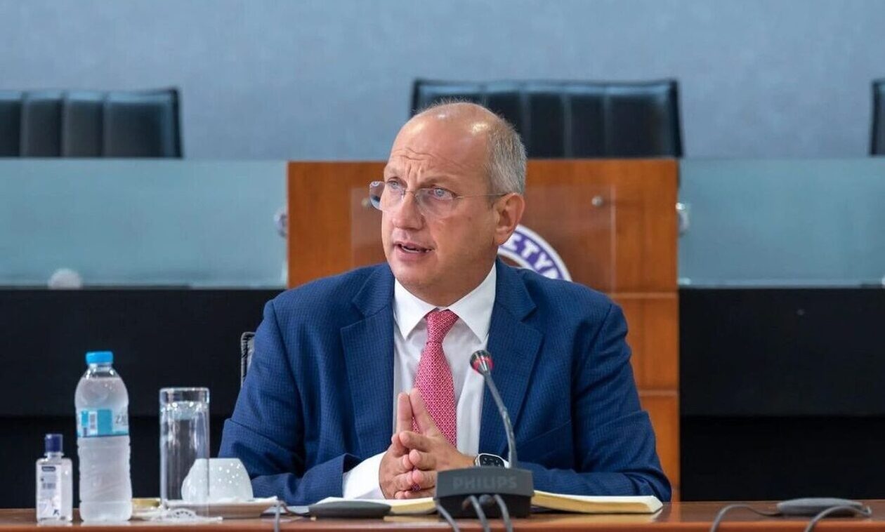Οικονόμου για τον τραυματισμό του αστυνομικού: «Η επίθεση αυτή δεν πρέπει και δεν θα μείνει ατιμώρη»