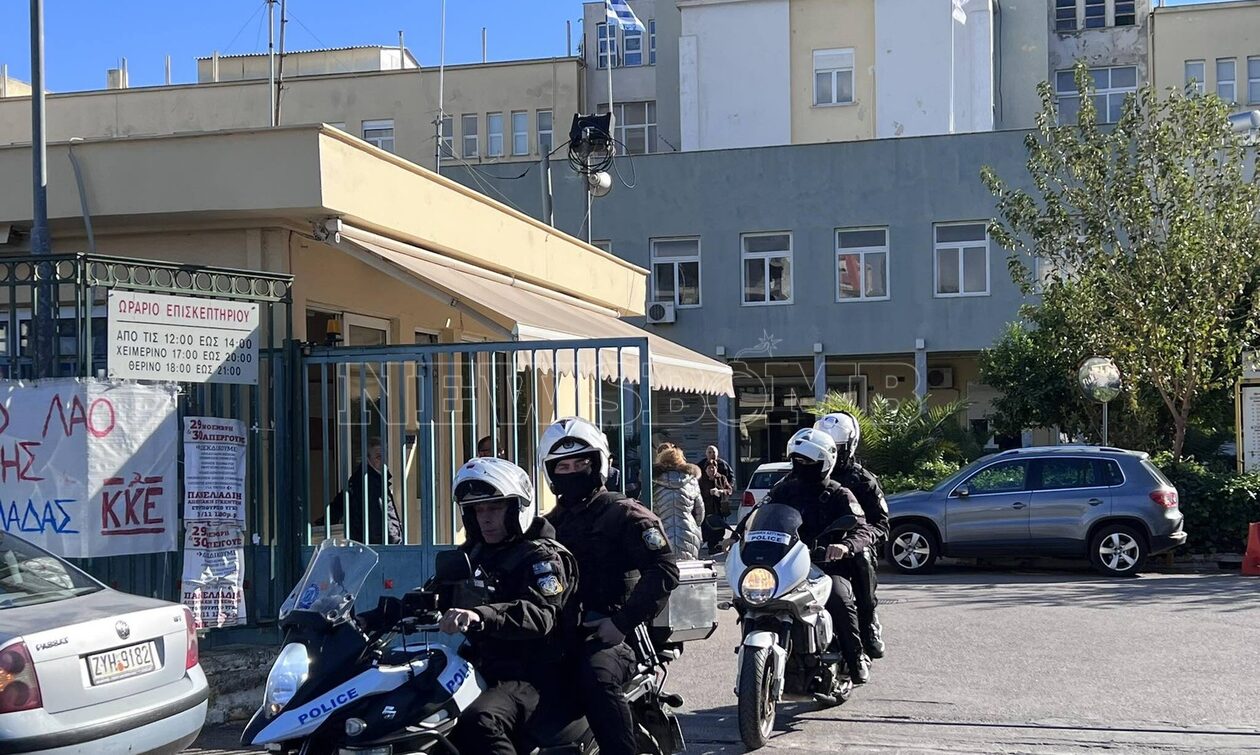Αγωνία για τον 31χρονο αστυνομικό: Δίπλα του οι συγγενείς του – «Όλοι μας είμαστε χάλια»