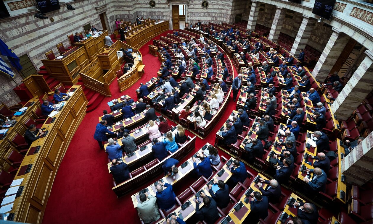 Βουλή: Κατατέθηκε «πολυ-νομοσχέδιο» του υπουργείου Εθνικής Οικονομίας & Οικονομικών
