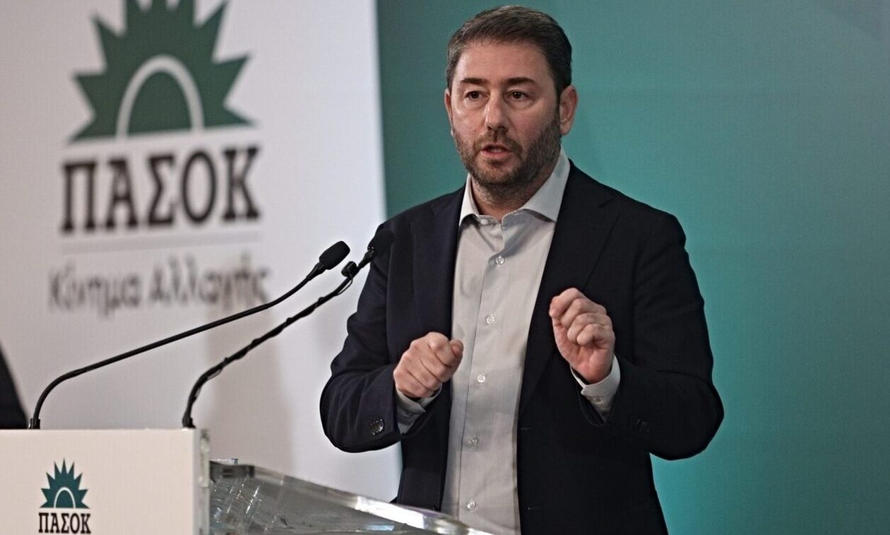 ΠΑΣΟΚ: Ολομέτωπη επίθεση στην κυβέρνηση – «Επικοινωνιακά τα κόλπα τα αγιοβασιλιάτικα καλάθια»
