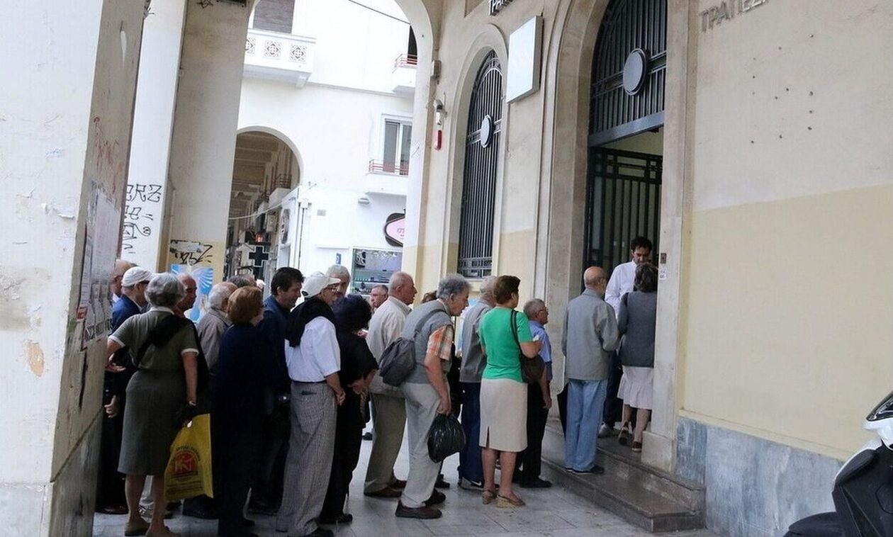 Συντάξεις: Έρχεται μείωση του ΕΑΣ και αύξηση στις… τσέπες – Αναλυτικοί πίνακες