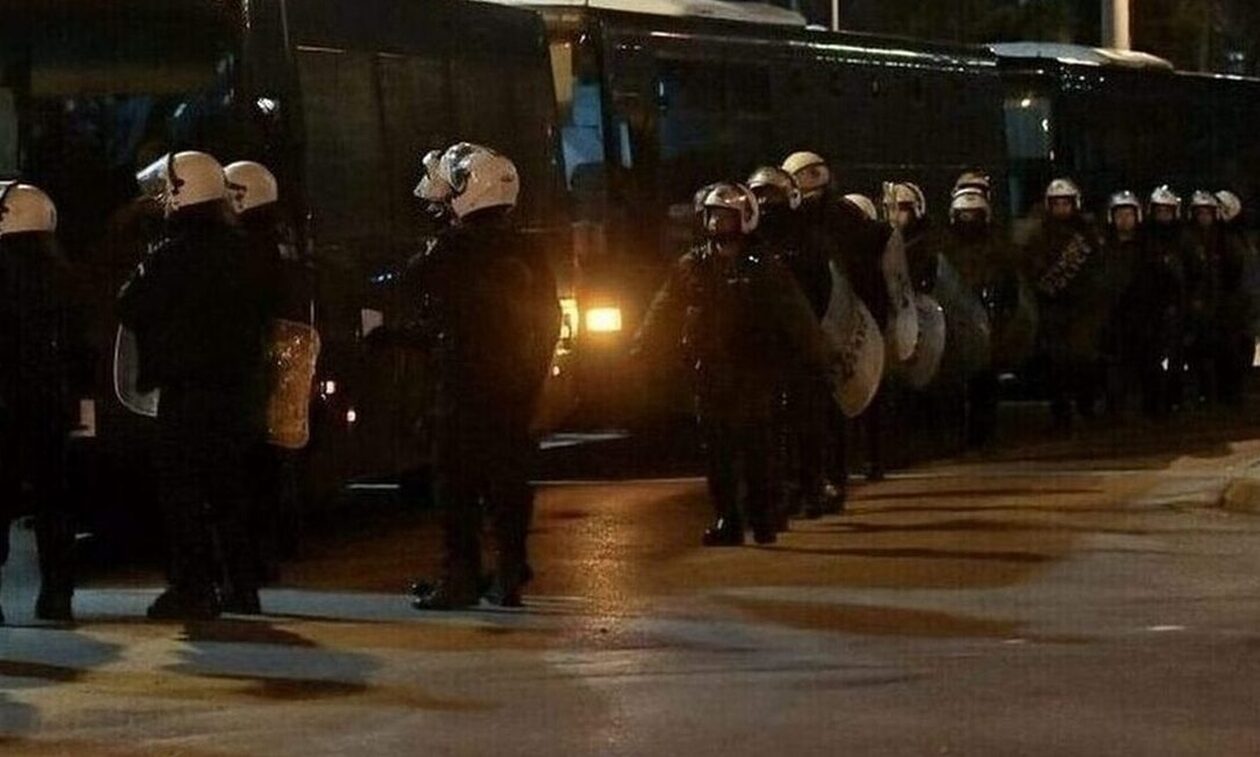 Ρέντη: «Ζητούσε μόνο να βγάλουμε τη φωτοβολίδα, ζούσε τον πόνο», λέει συνάδελφος του αστυνομικού