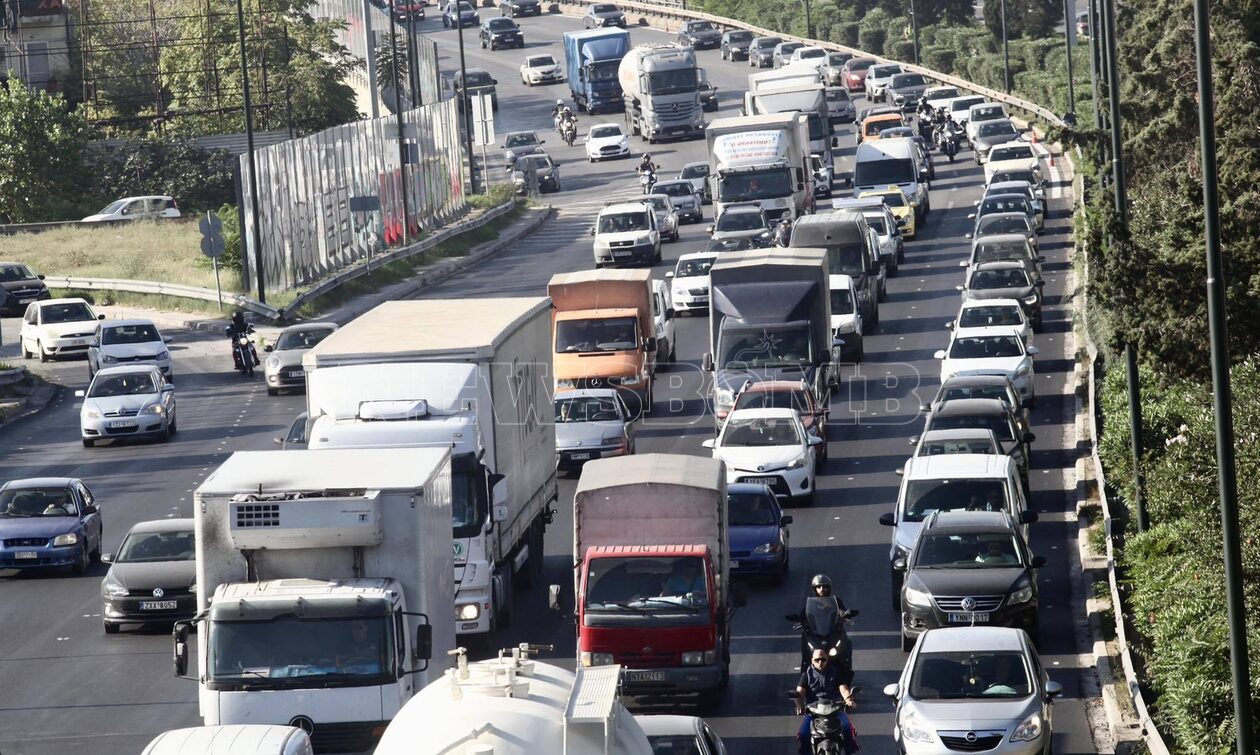 Κίνηση τώρα στους δρόμους της Αττικής: «Ουρές» χιλιομέτρων σε Κηφισό και Αττική Οδό