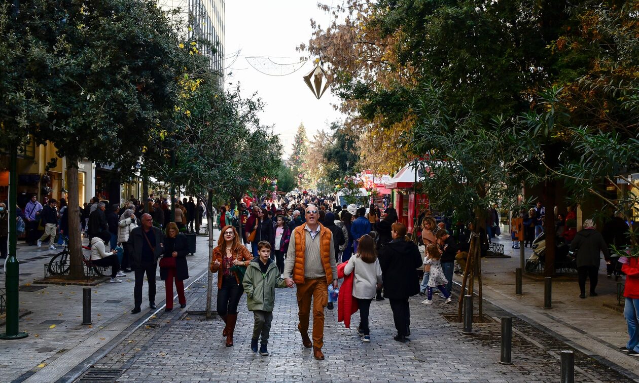 Εορταστικό ωράριο: Ξεκινά από αύριο – Ποιες Κυριακές θα είναι ανοιχτά τα καταστήματα