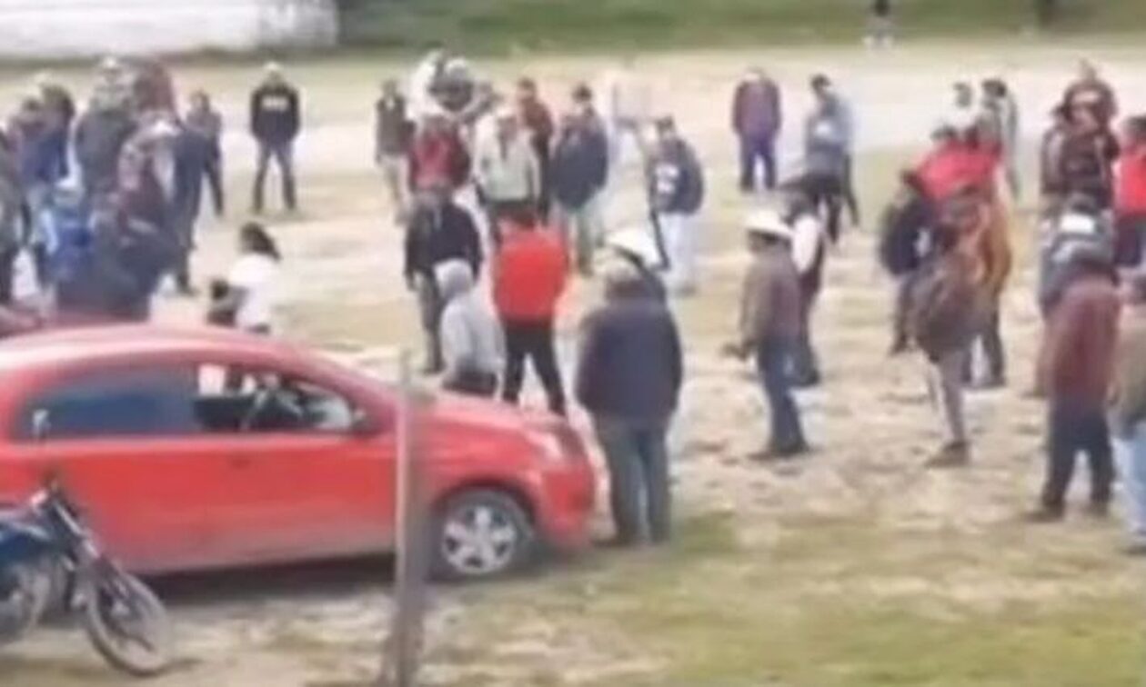 Χάος στο Μεξικό: Πολίτες επιτέθηκαν σε καρτέλ ναρκωτικών – Δεκατέσσερις νεκροί από τις συγκρούσεις