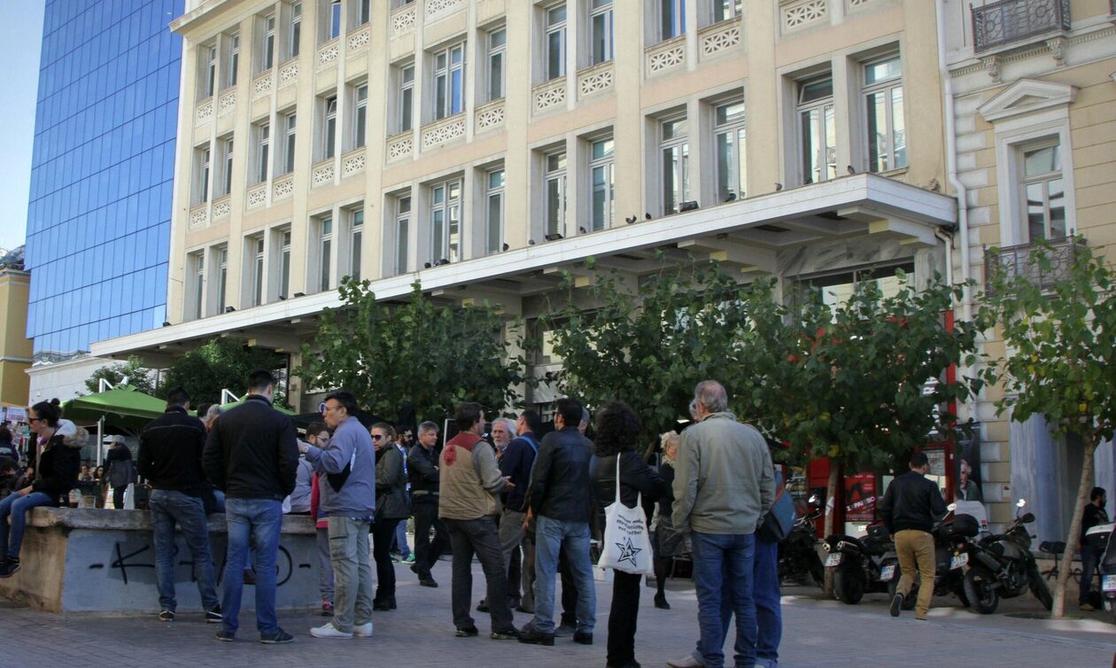 Επίδομα ανεργίας: Αύξηση στα 1.300 ευρώ και για 18 μήνες – Ποιο «κόβεται»