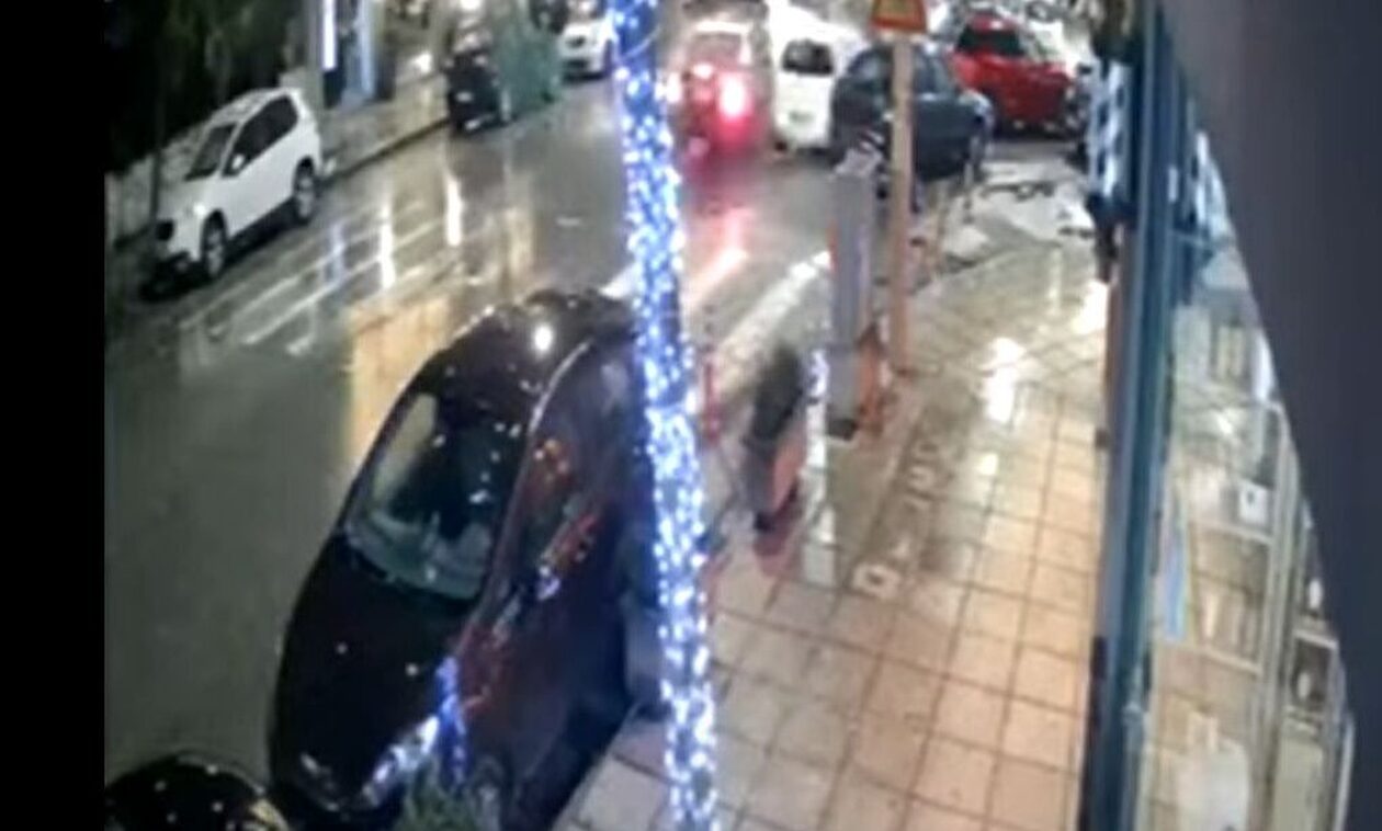 Θεσσαλονίκη: Απίστευτο βίντεο – Ταξί πέφτει πάνω σε παρκαρισμένα και φεύγει