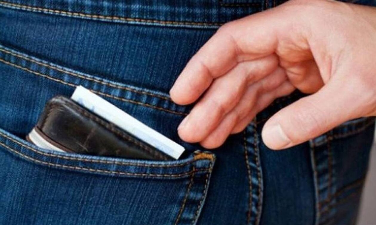 Θεσσαλονίκη: 27χρονος «βούταγε» πορτοφόλια επιβατών σε αστικά λεωφορεία – Πώς τον έπιασε η ΕΛ.ΑΣ