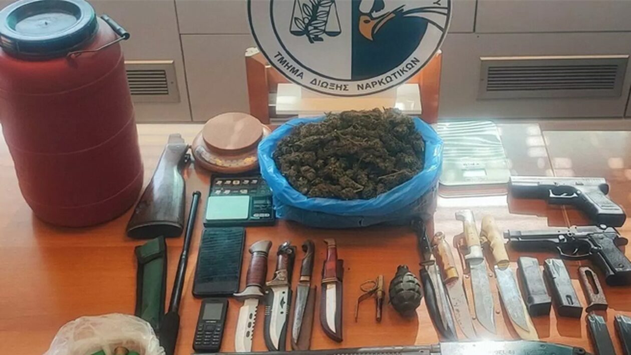 Κρήτη: Έκρυβε στο κοτέτσι χασίς, πιστόλια και χειροβομβίδα