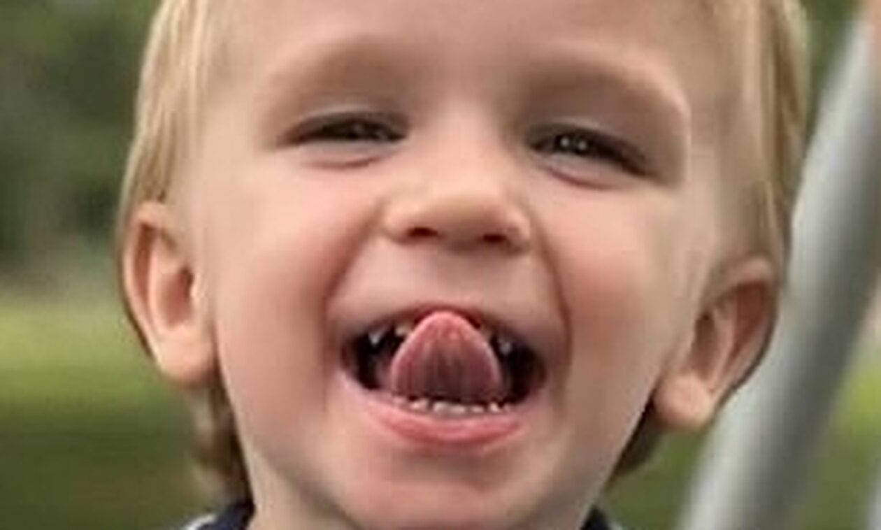 Φρίκη στις ΗΠΑ: 12χρονος πέταξε στον τοίχο και χτύπησε με ζώνι ένα αγόρι 3 ετών που φρόντιζε 