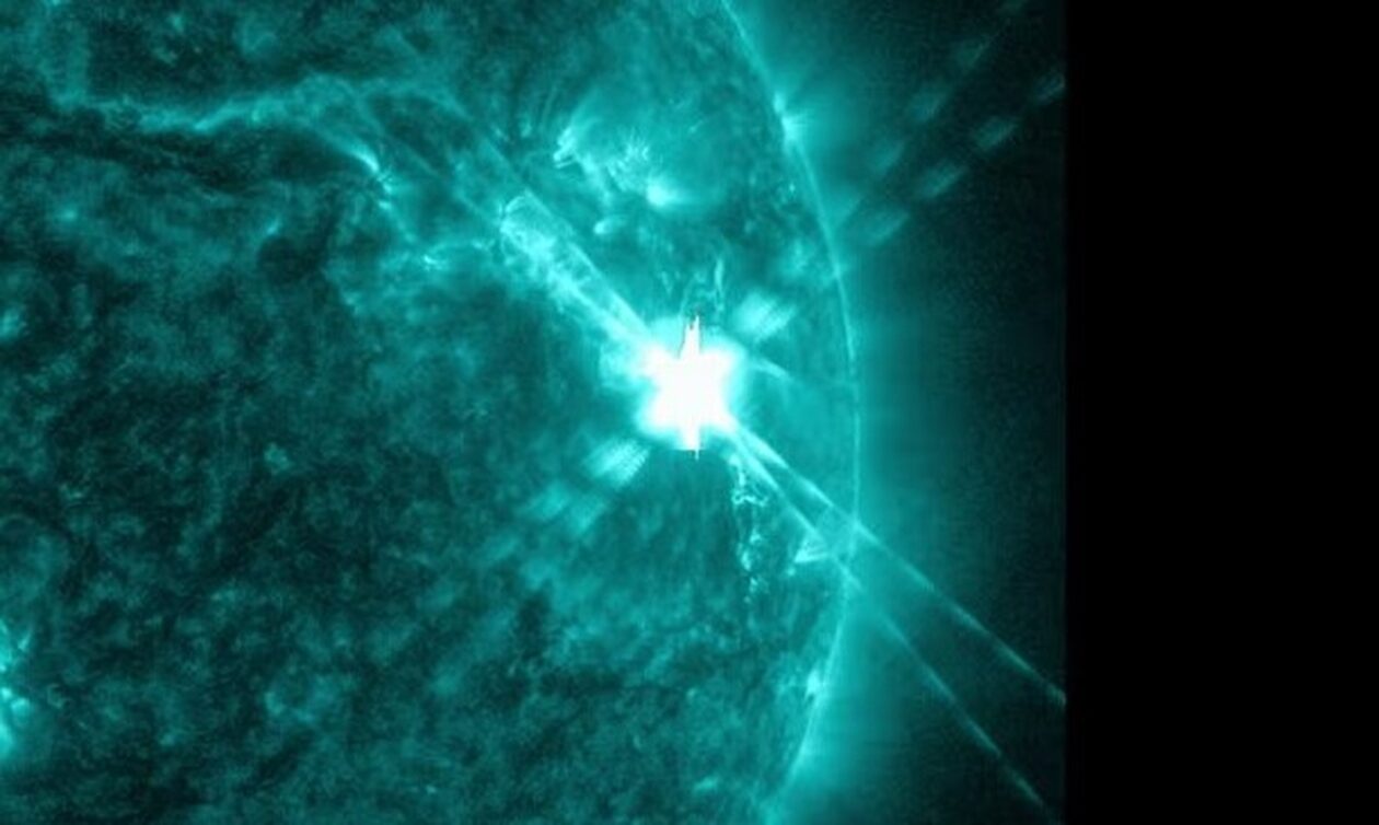 Ηλιακή έκλαμψη υψηλής έντασης χτύπησε τη Γη! – Επηρεάστηκαν οι ραδιοεπικοινωνίες, δείτε εικόνες