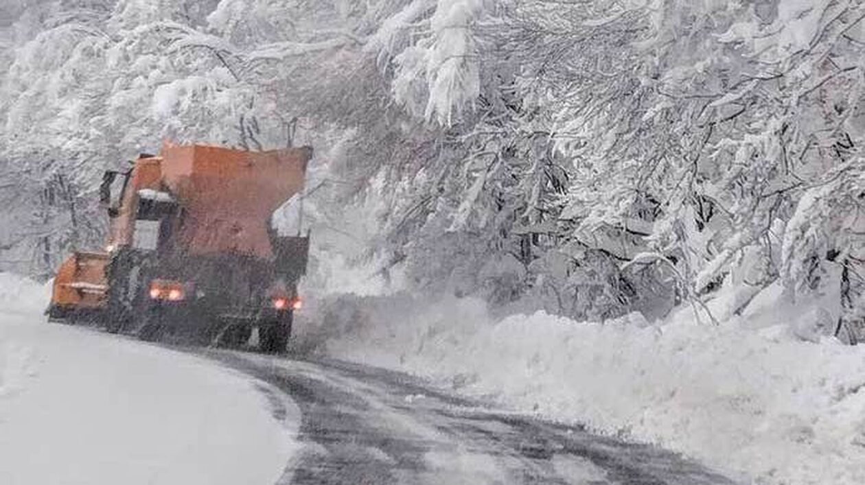 Στο 1,5 μέτρο έφτασε το χιόνι στο Νυμφαίο Φλώρινας – Εντυπωσιακές εικόνες από τη χιονισμένη πόλη
