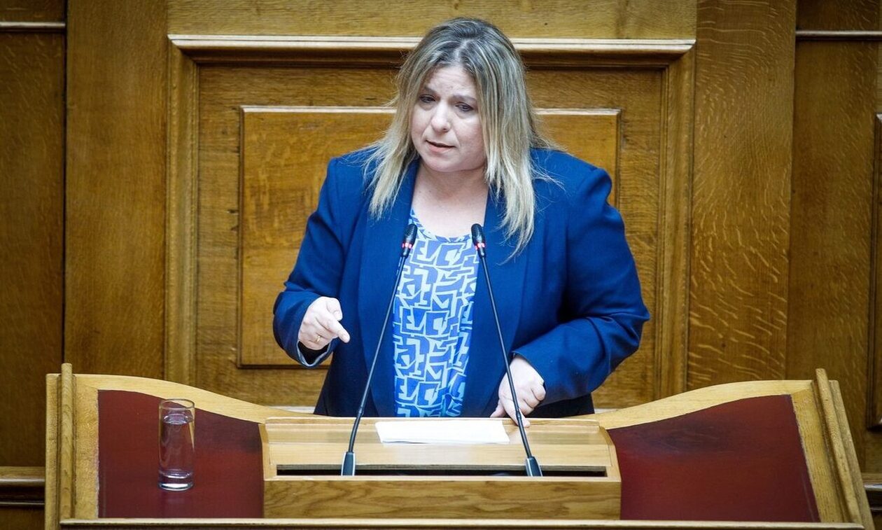 Μαρία Συρεγγέλα στη συζήτηση επί του Προϋπολογισμού: «Δεν αφήνουμε καμία και κανέναν πίσω»