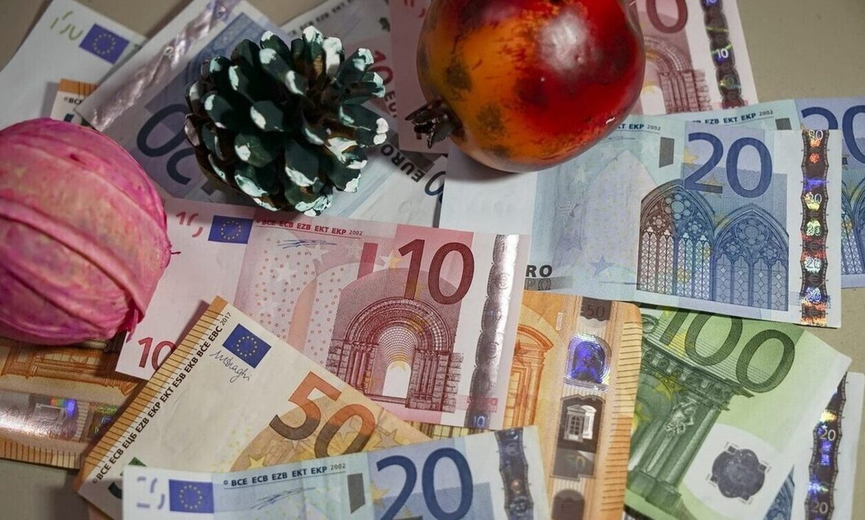 Δώρο Χριστουγέννων 2023: Πότε θα το δείτε στο λογαριασμό σας – Πώς μπορείτε να το υπολογίσετε