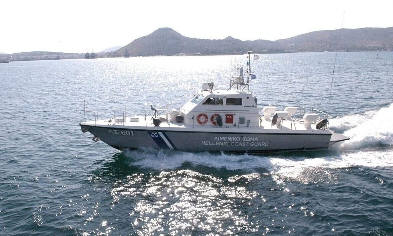 Σαλαμίνα: Αυτοκίνητο έπεσε στη θάλασσα – Βγήκαν μόνοι τους οι τρεις επιβαίνοντες