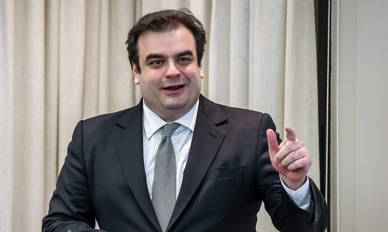 Ποιοι θα κάτσουν στα θρανία για μετεκπαίδευση στην Πληροφορική – Το σχέδιο Πιερρακάκη