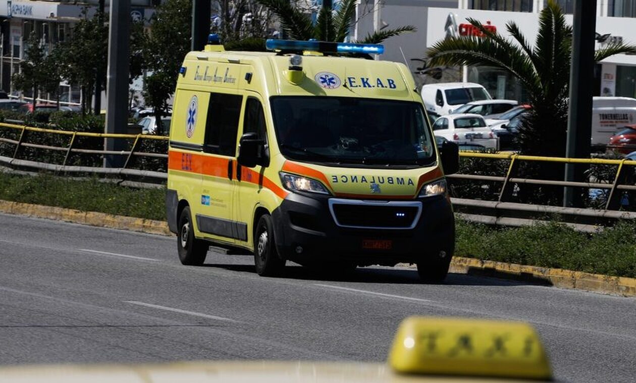 Τροχαίο στην Κηφισίας στο ύψος των Αμπελοκήπων: Μοτοσυκλέτα συγκρούστηκε με αυτοκίνητο