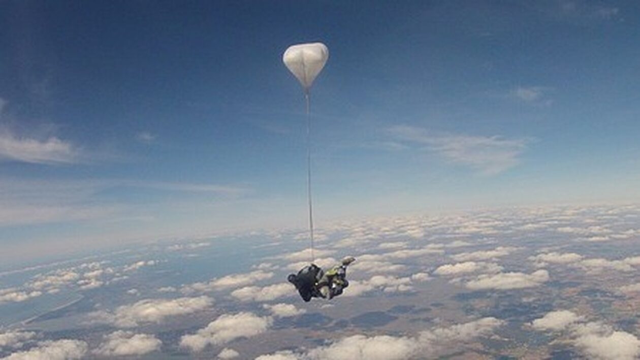 Πήδηξε από αεροπλάνο αλλά… ξέχασε το αλεξίπτωτο: Βιντεοσκόπησε τον θάνατό του