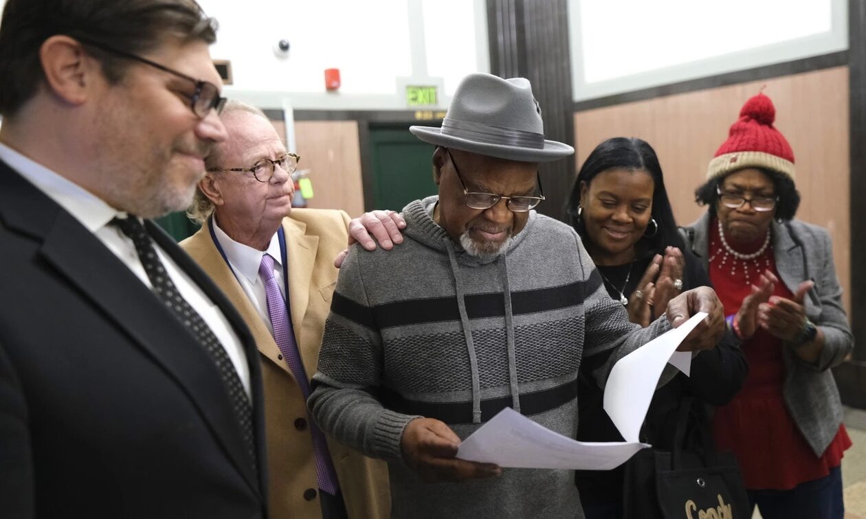 ΗΠΑ: Δικαστήριο αθώωσε έναν 71χρονο – Πέρασε 48 χρόνια στη φυλακή για φόνο που δεν διέπραξε