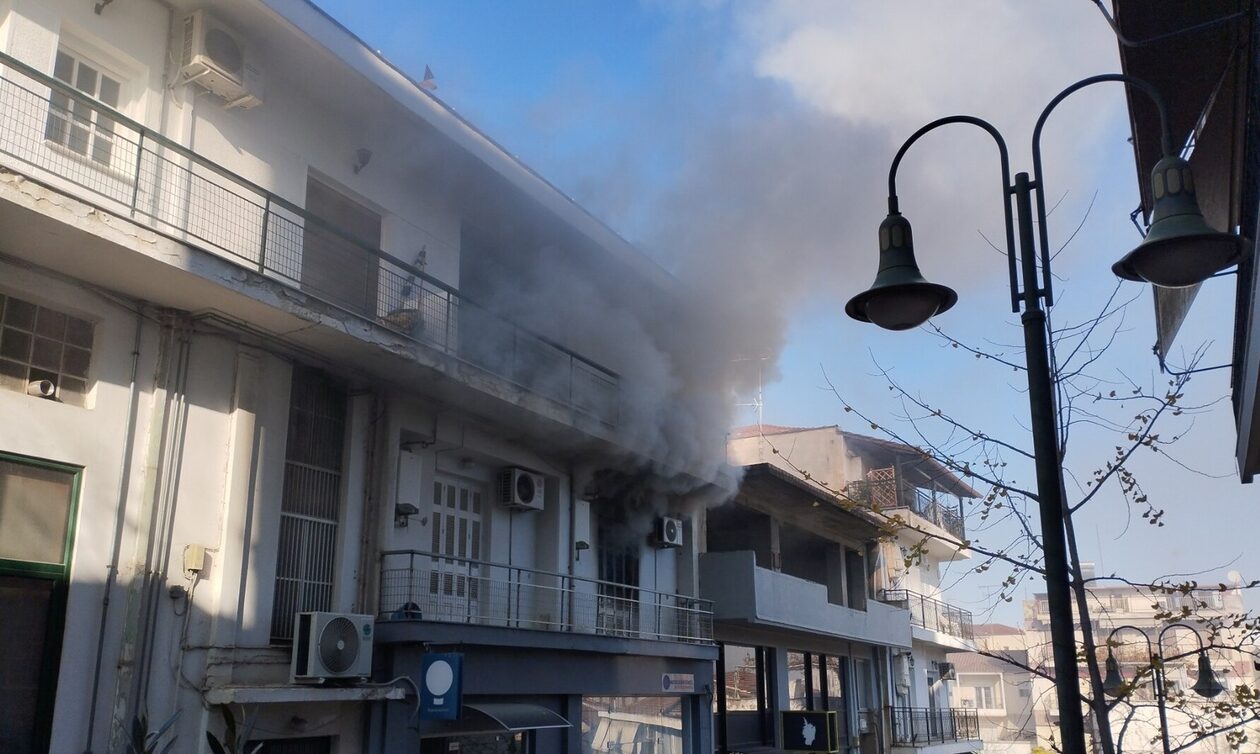 Συναγερμός στη Λάρισα: Λαμπάδιασε σπίτι – Δεν κινδύνευσαν ζωές