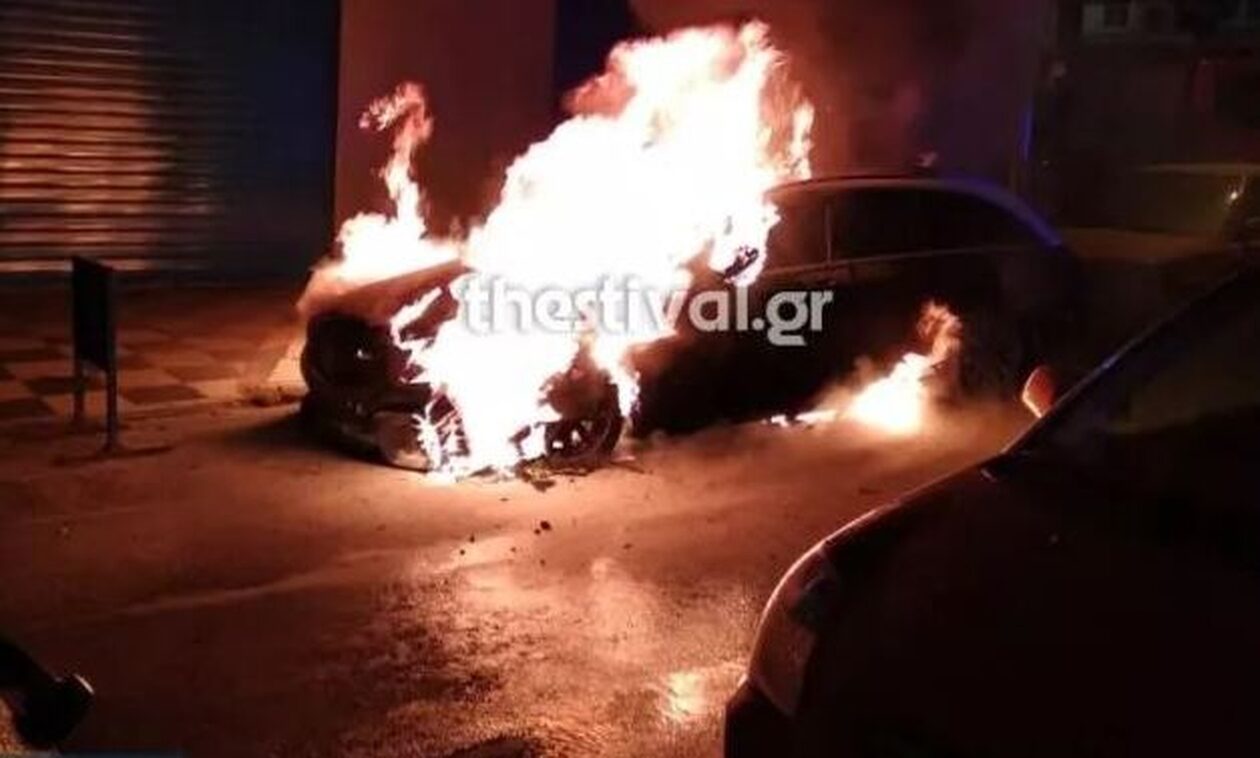 Αυτοκίνητο πήρε φωτιά εν κινήσει στα Διαβατά