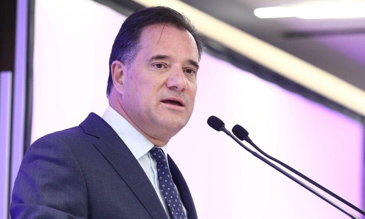 Άδωνις Γεωργιάδης: Αιφνιδιαστική επίσκεψη στο τηλεφωνικό κέντρο του 1555