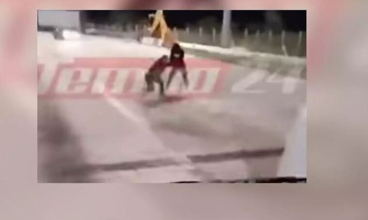 Αίγιο: Νέο σοκαριστικό βίντεο με τους κουκουλοφόρους να σέρνουν την ημίγυμνη γυναίκα στα διόδια