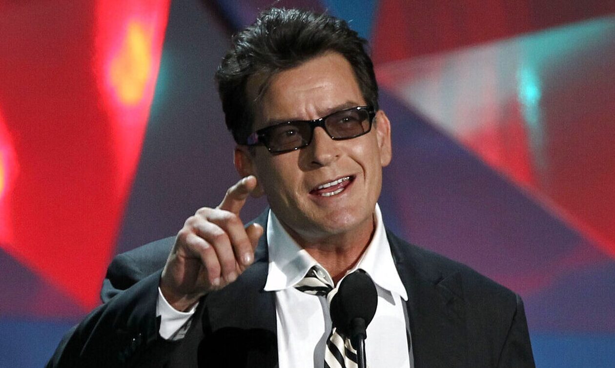 Τσάρλι Σιν: Γυναίκα φέρεται να εισέβαλε στο σπίτι του και προσπάθησε να τον πνίξει