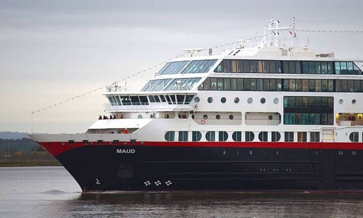 Κρουαζιερόπλοιο πέφτει σε τρικυμία – Τεράστιο κύμα προκαλεί διακοπή ρεύματος (vid)