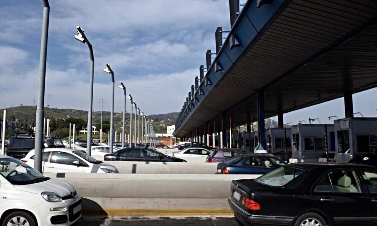Χριστουγεννιάτικη έξοδος: Αυξημένη η κίνηση στα διόδια – Το αδιαχώρητο και στα ΚΤΕΛ