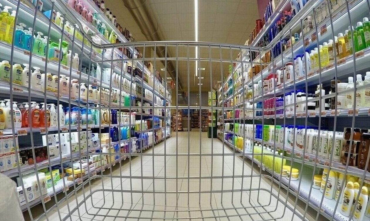 Ακρίβεια: Γίνονται προσπάθειες με το καλάθι του νοικοκυριού και τη μόνιμη μείωση τιμής