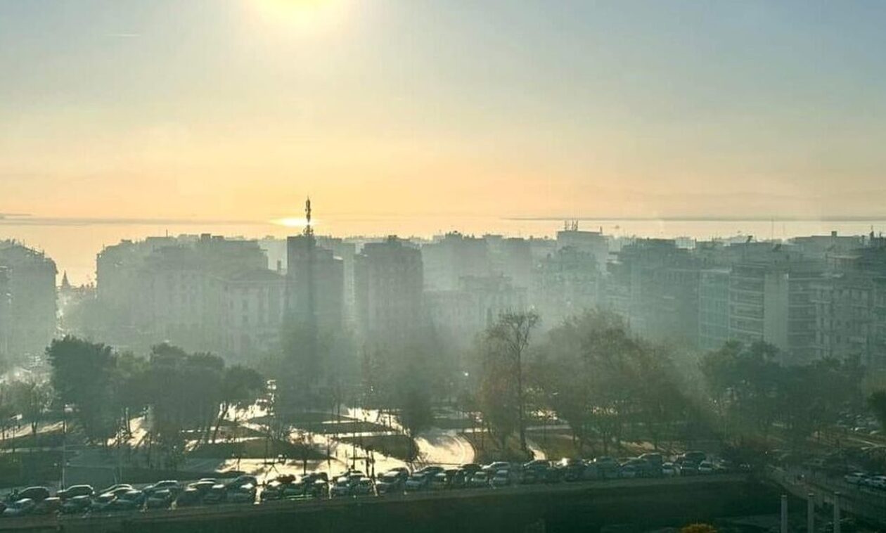 Θεσσαλονίκη: «Πνίγηκε» στην τσίκνα η πόλη – Οι ψησταριές προκάλεσαν νέφος