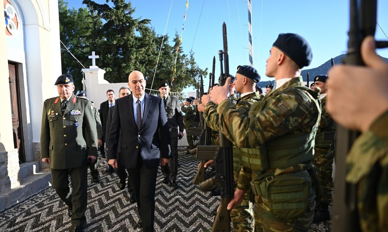 Ο Νίκος Δένδιας στην τορπιλάκατο «Δανιόλος», στη Σύμη