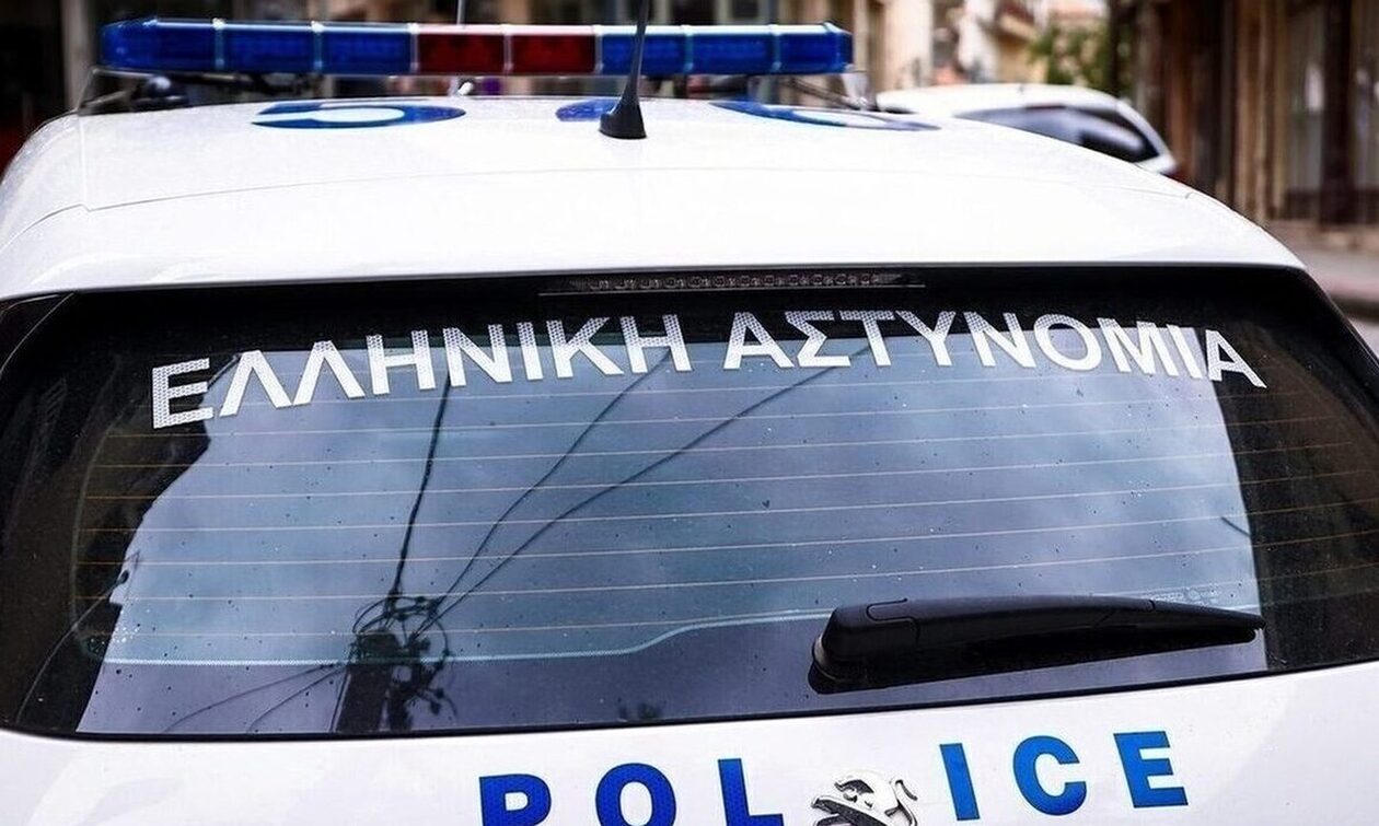 Καμίνια: Άρπαξαν 42 χρυσές λίρες και 16.500 ευρώ