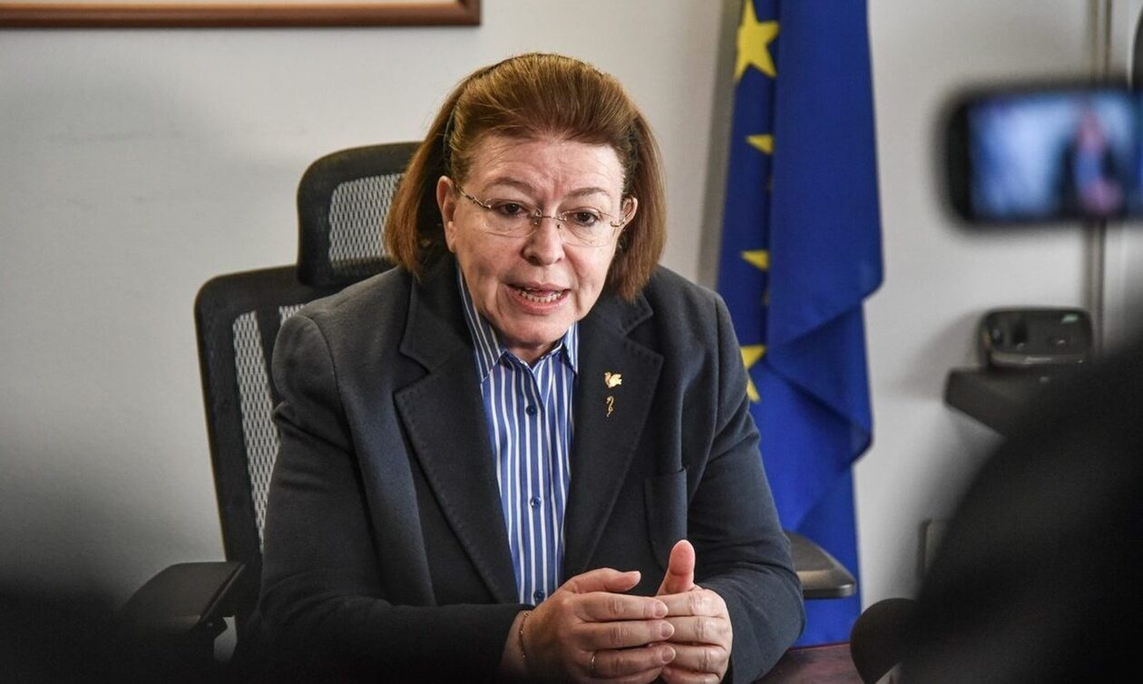 Λίνα Μενδώνη για Βασίλη Καρρά: «Ήταν ένα φαινόμενο που δεν κατατάσσεται και δεν ορίζεται»