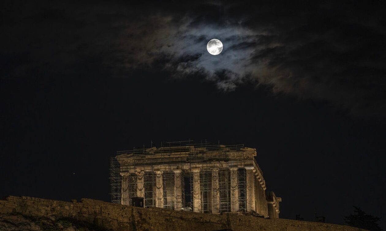 Τι είναι το «ψυχρό φεγγάρι» των Χριστουγέννων: Απόψε η τελευταία πανσέληνος του 2023