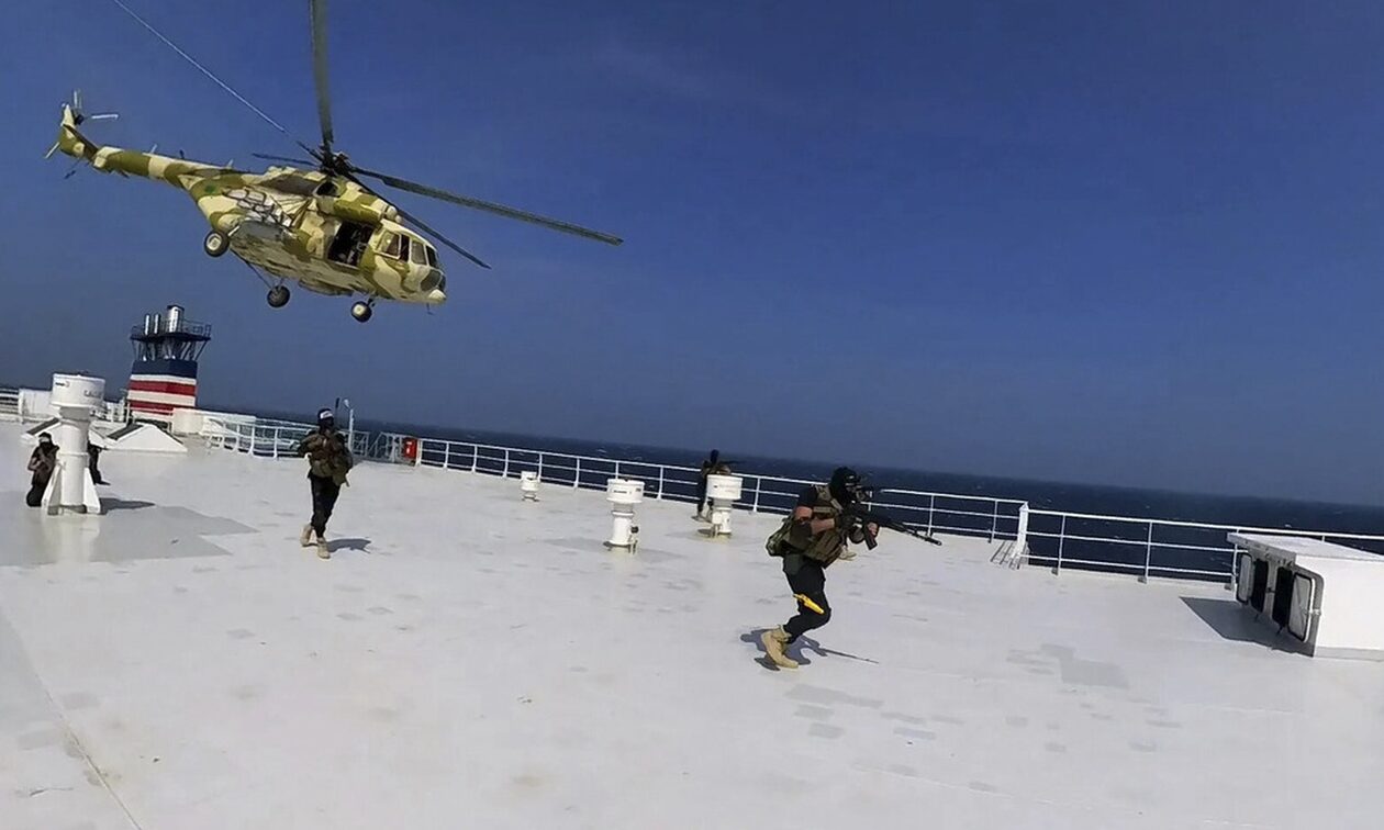 Νέος συναγερμός στην Ερυθρά Θάλασσα: Εκρήξεις σε πλοίο ανοιχτά της Υεμένης