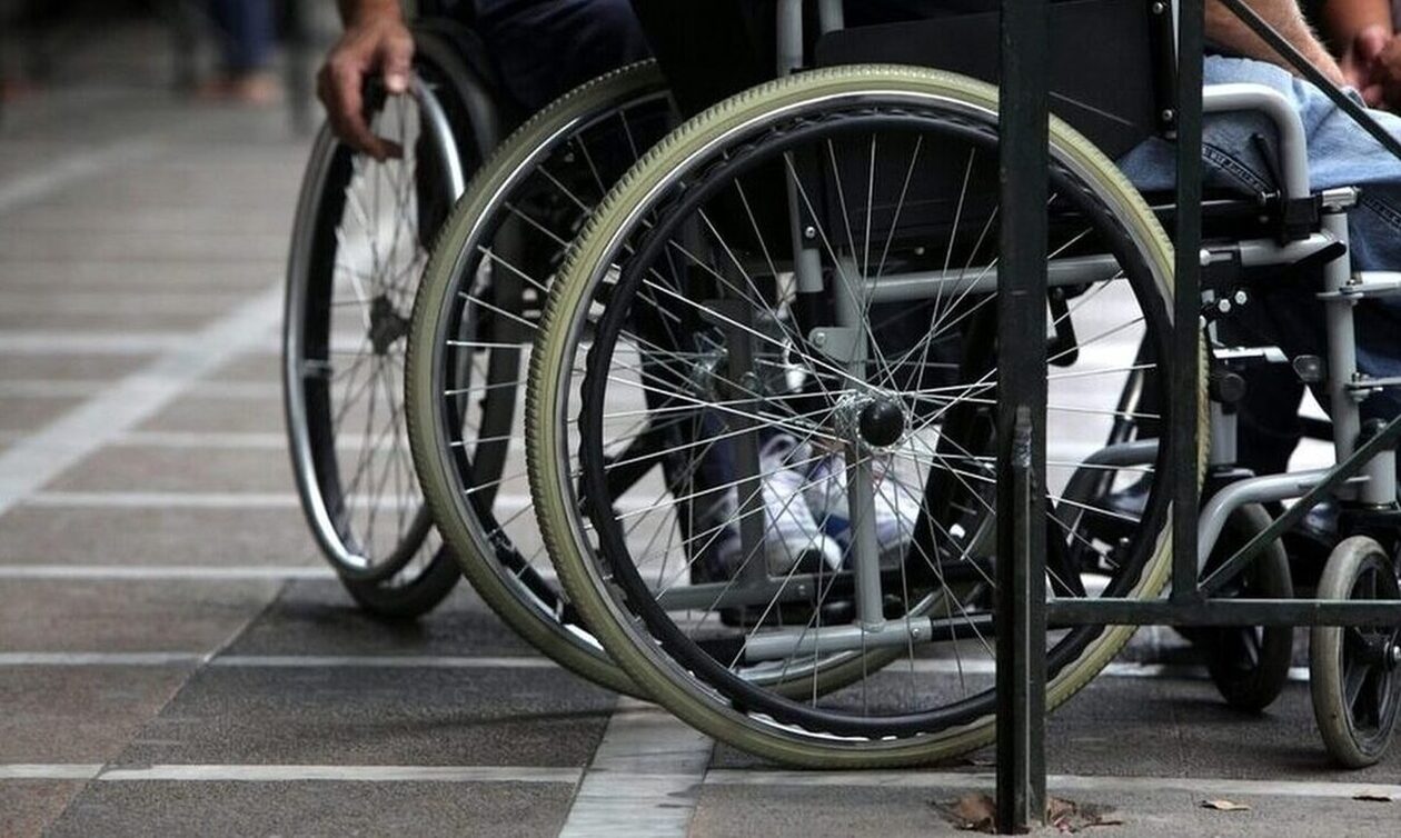 Xωρίς το κριτήριο των κυβικών η χορήγηση κάρτας στάθμευσης για ΑμεΑ