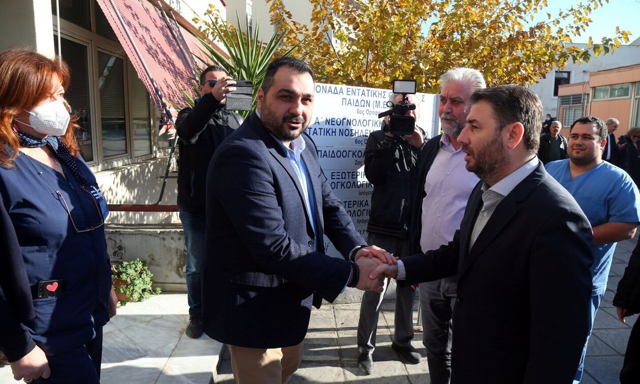Στο «Ιπποκράτειο» Θεσσαλονίκης ο Νίκος Ανδρουλάκης – Μοίρασε δώρα σε νοσηλευόμενα παιδιά