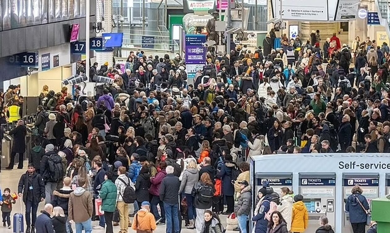 Χάος στη Βρετανία από την καταιγίδα Gerrit: Ακυρώσεις πτήσεων, ακινητοποιημένα τρένα και πλοία