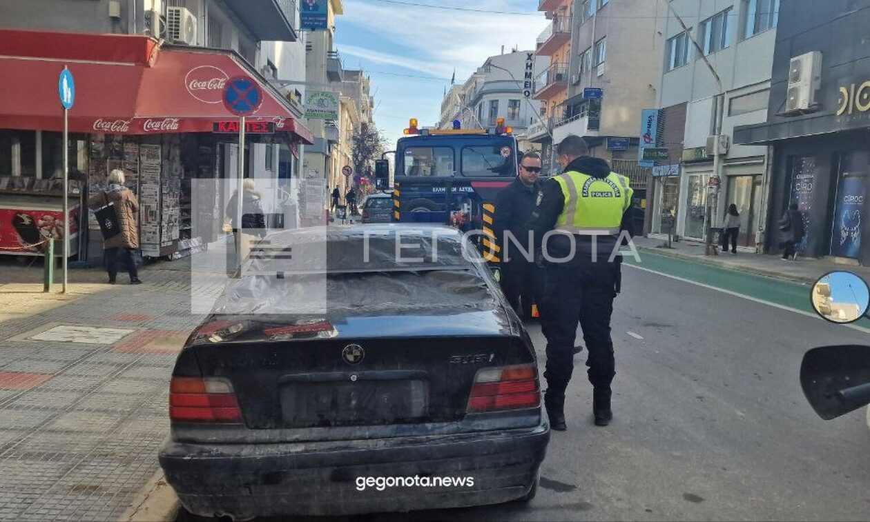 Βόλος: Πάρκαρε παράνομα, έβγαλε τις πινακίδες μόνος του και πήγε… τσιπουράδικο