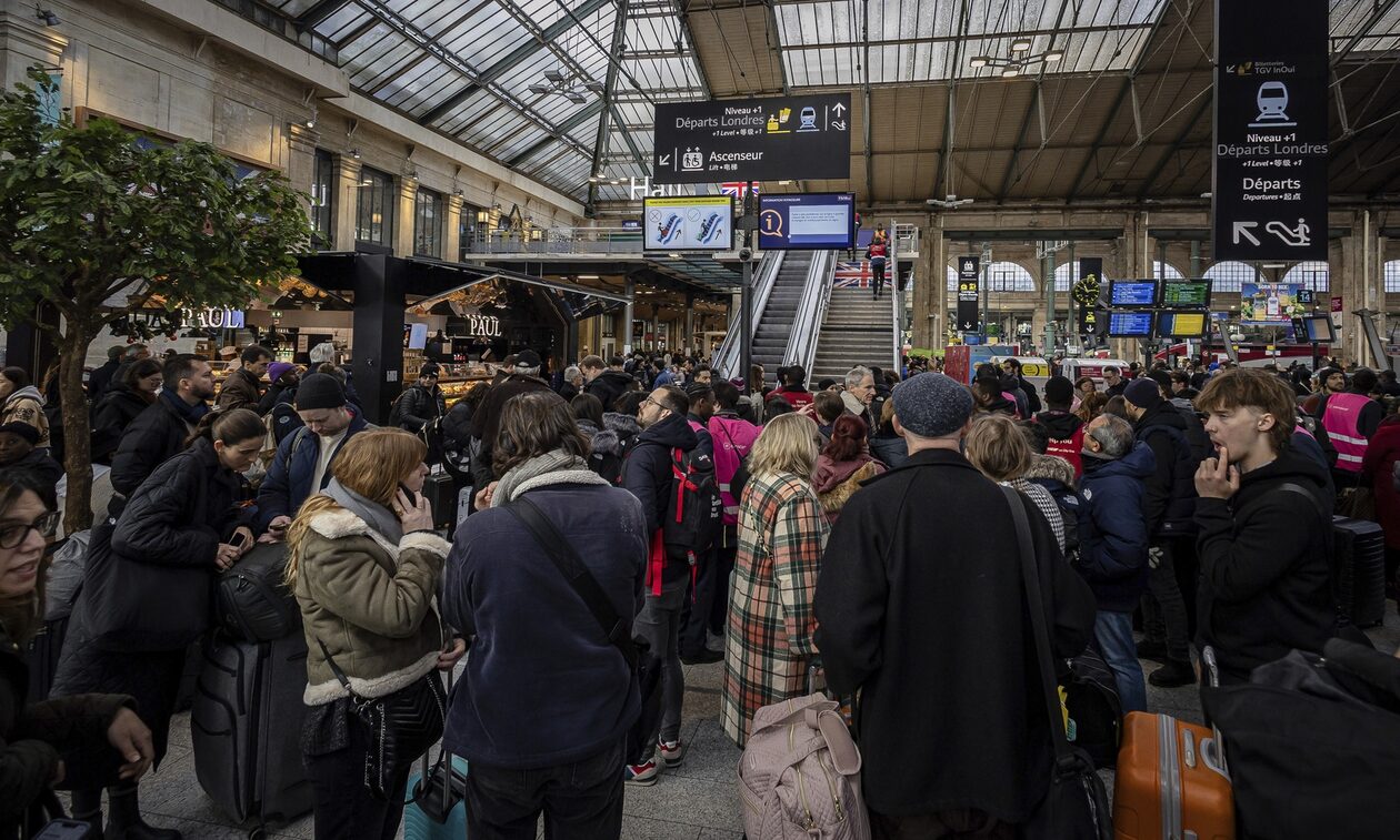 Βρετανία: Εικόνες χάους μετά τη διακοπή των δρομολογίων της Eurostar λόγω πλημμύρας