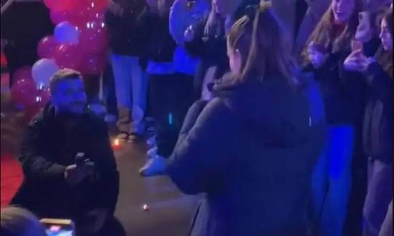 Θεσσαλονίκη: Πρόταση γάμου στην μέση της Πλατείας Αριστοτέλους