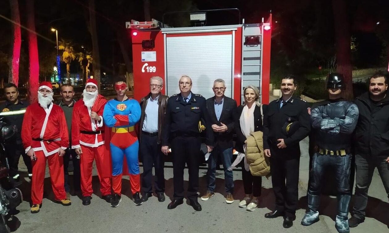 Κρήτη: Ιπτάμενοι Πυροσβέστες έγιναν ήρωες και μοίρασαν δώρα και χαμόγελα σε νοσοκομεία