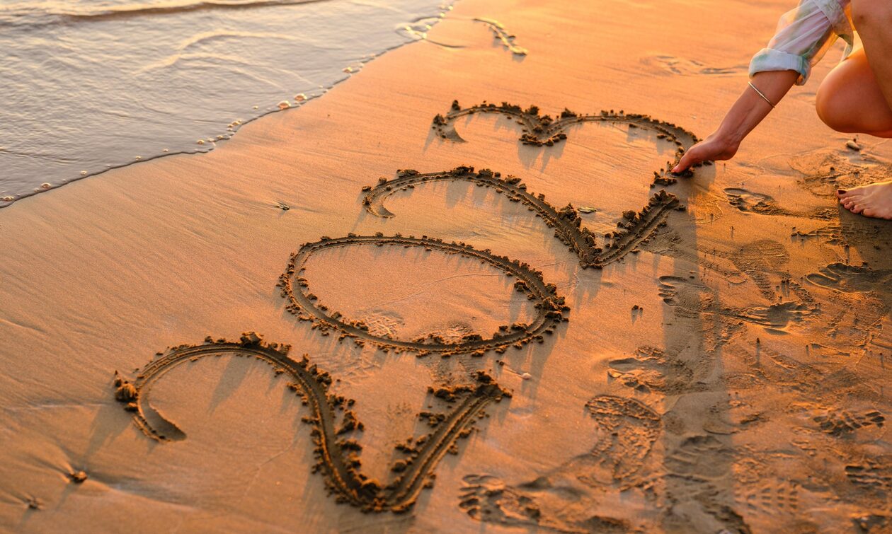 Ο πλανήτης αποχαιρετά ένα ταραχώδες 2023 – Όσα ζήσαμε τη χρονιά που μας πέρασε