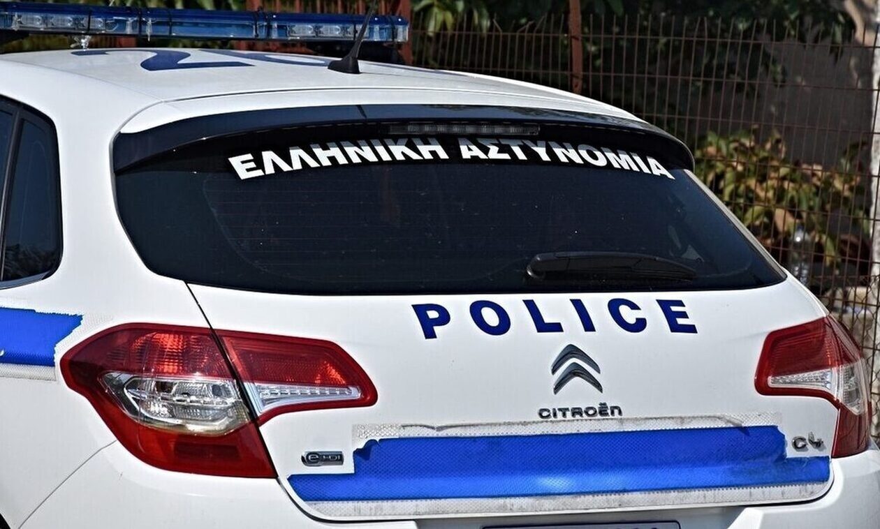 Καλαμάτα: Συνελήφθησαν δύο ανήλικοι που πέταξαν βεγγαλικά – Βρέθηκε πάνω τους ναυτική φωτοβολίδα