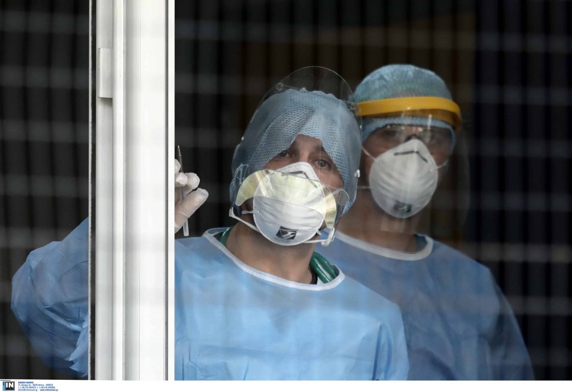 Κορωνοϊός: Πάνω από 300 εισαγωγές στα νοσοκομεία το τελευταίο 24ωρο σε όλη τη χώρα