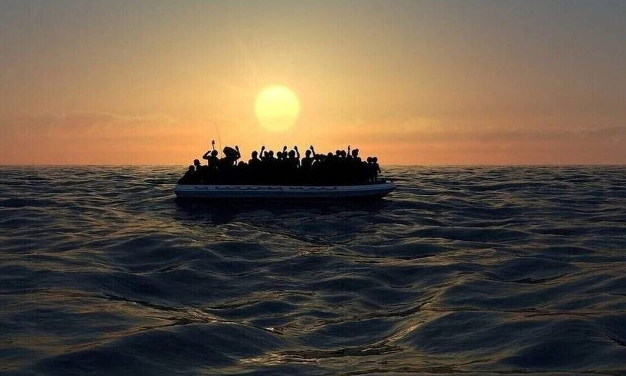 Σχεδόν 30.000 μετανάστες έφτασαν στην Βρετανία διασχίζοντας τη Μάγχη το 2023